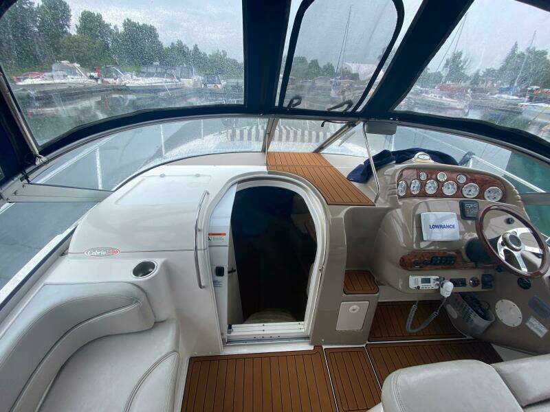 33ft Larson Yacht For Sale