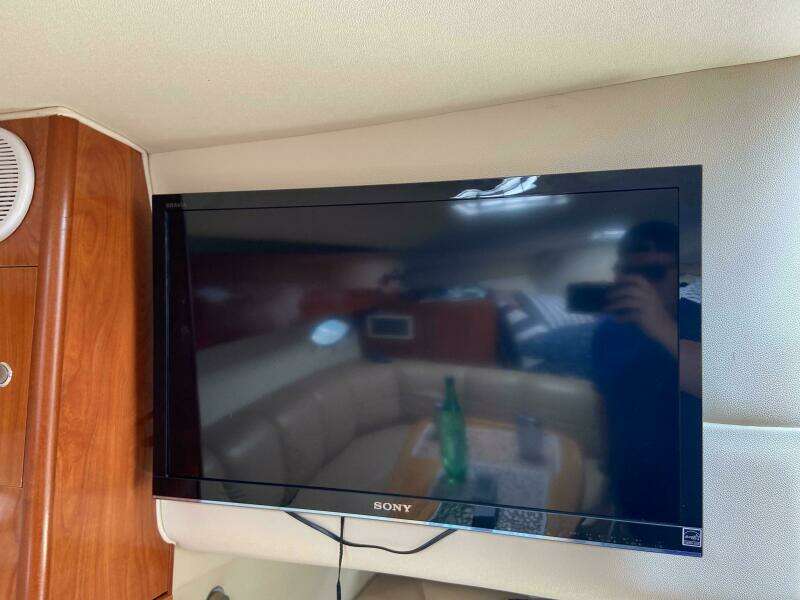 33ft Larson Yacht For Sale