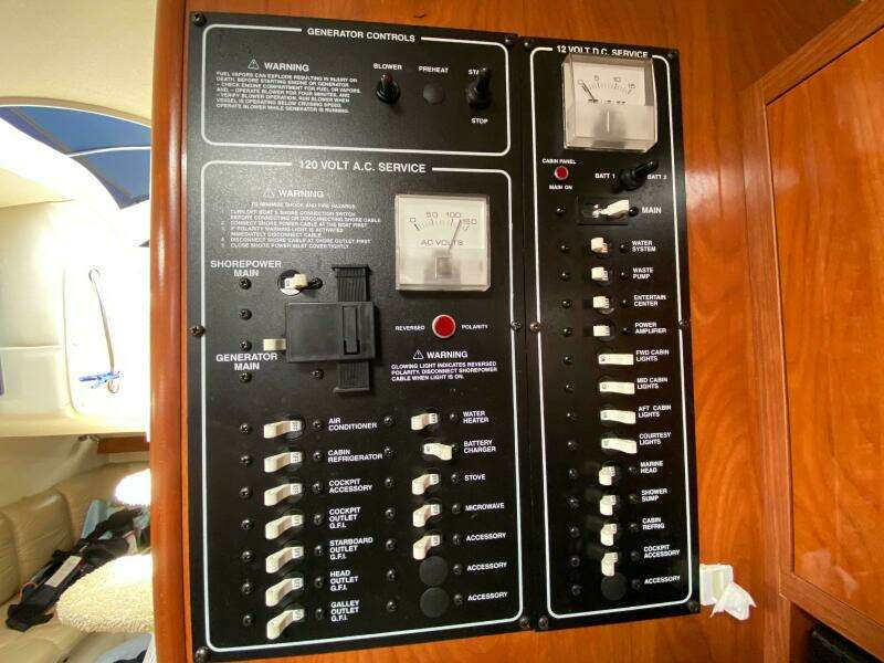 33ft Larson Yacht For Sale