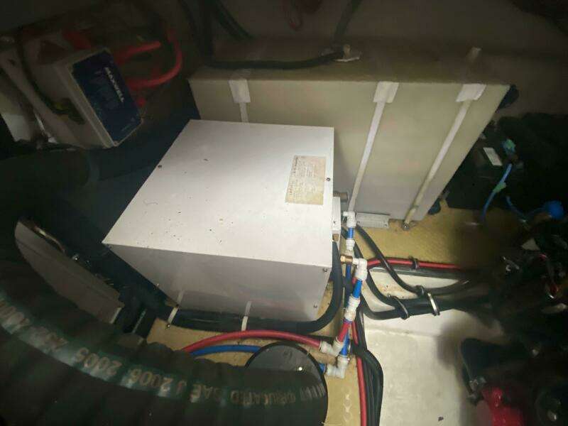 33ft Larson Yacht For Sale