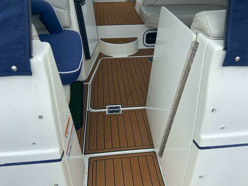 33ft Larson Yacht For Sale