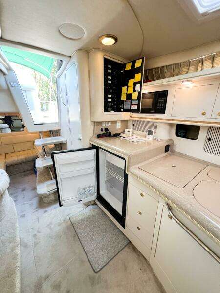 KNOT AT WORK 34ft Sea Ray Yacht For Sale