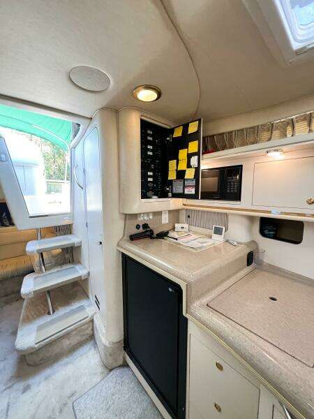 KNOT AT WORK 34ft Sea Ray Yacht For Sale