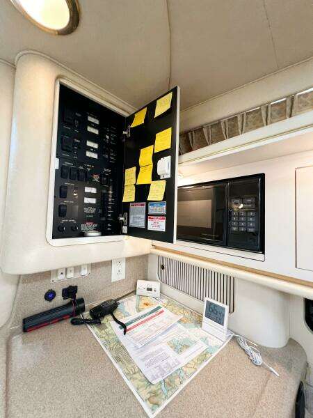 KNOT AT WORK 34ft Sea Ray Yacht For Sale