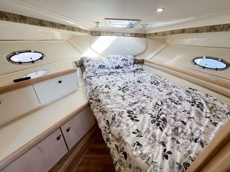 LOVIN  LIFE 35ft Carver Yacht For Sale