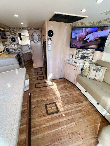 LOVIN  LIFE 35ft Carver Yacht For Sale