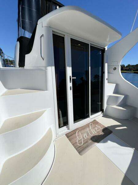 LOVIN  LIFE 35ft Carver Yacht For Sale