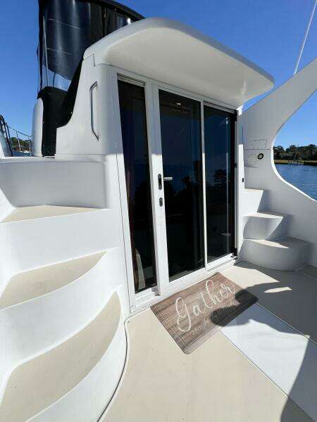 LOVIN  LIFE 35ft Carver Yacht For Sale