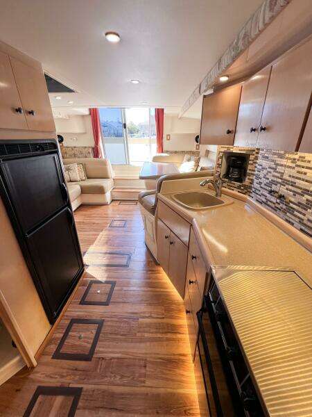 LOVIN  LIFE 35ft Carver Yacht For Sale