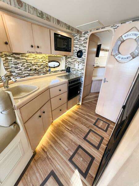 LOVIN  LIFE 35ft Carver Yacht For Sale