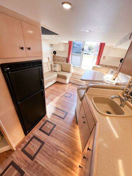 LOVIN  LIFE 35ft Carver Yacht For Sale