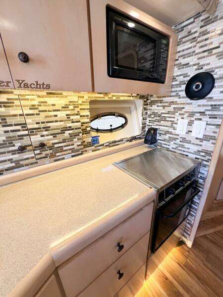 LOVIN  LIFE 35ft Carver Yacht For Sale