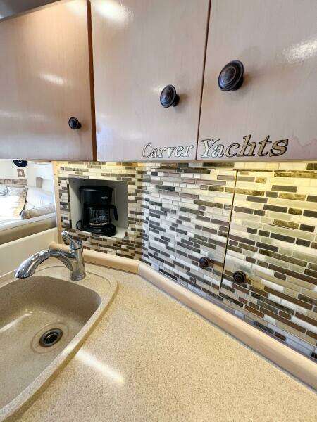 LOVIN  LIFE 35ft Carver Yacht For Sale