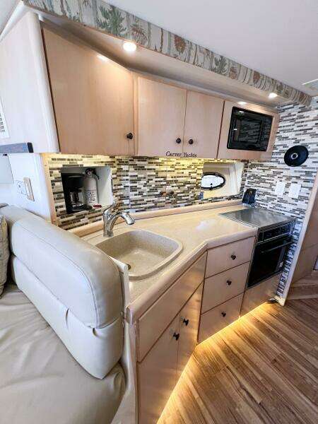 LOVIN  LIFE 35ft Carver Yacht For Sale