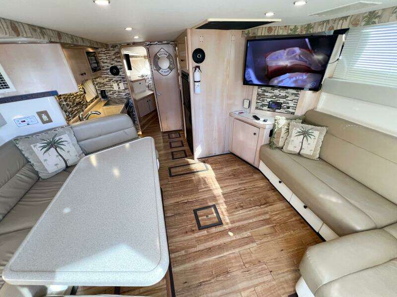 LOVIN  LIFE 35ft Carver Yacht For Sale