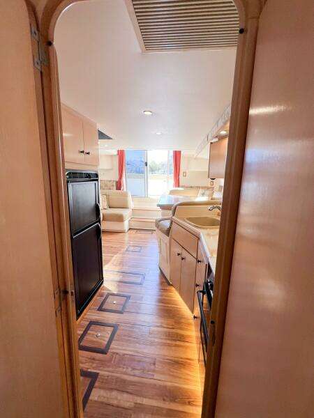 LOVIN  LIFE 35ft Carver Yacht For Sale