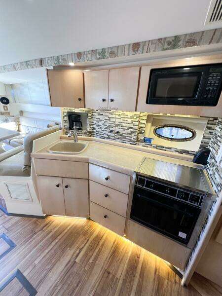 LOVIN  LIFE 35ft Carver Yacht For Sale