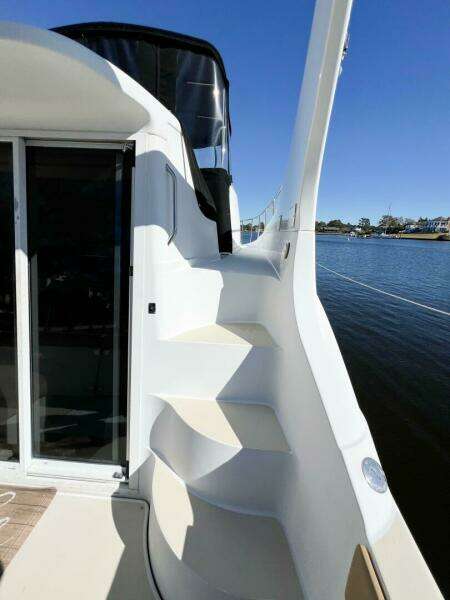 LOVIN  LIFE 35ft Carver Yacht For Sale