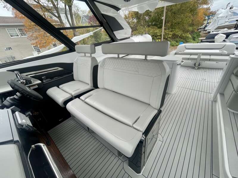 50ft Cruisers Yachts Yacht For Sale