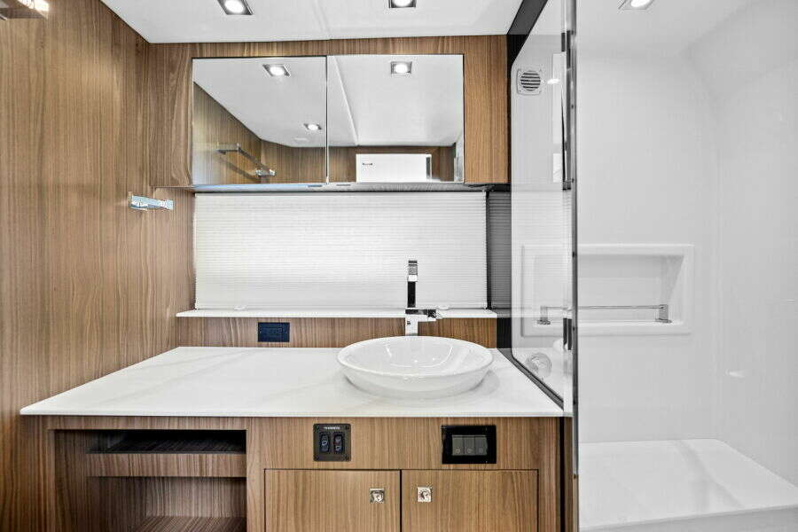 50ft Cruisers Yachts Yacht For Sale