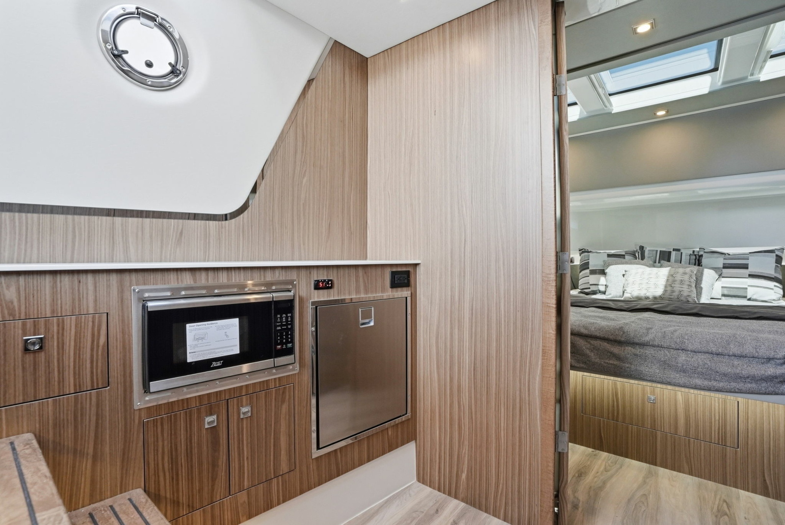 50ft Cruisers Yachts Yacht For Sale