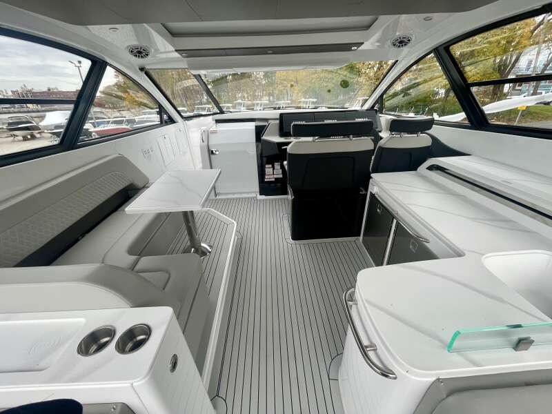 50ft Cruisers Yachts Yacht For Sale