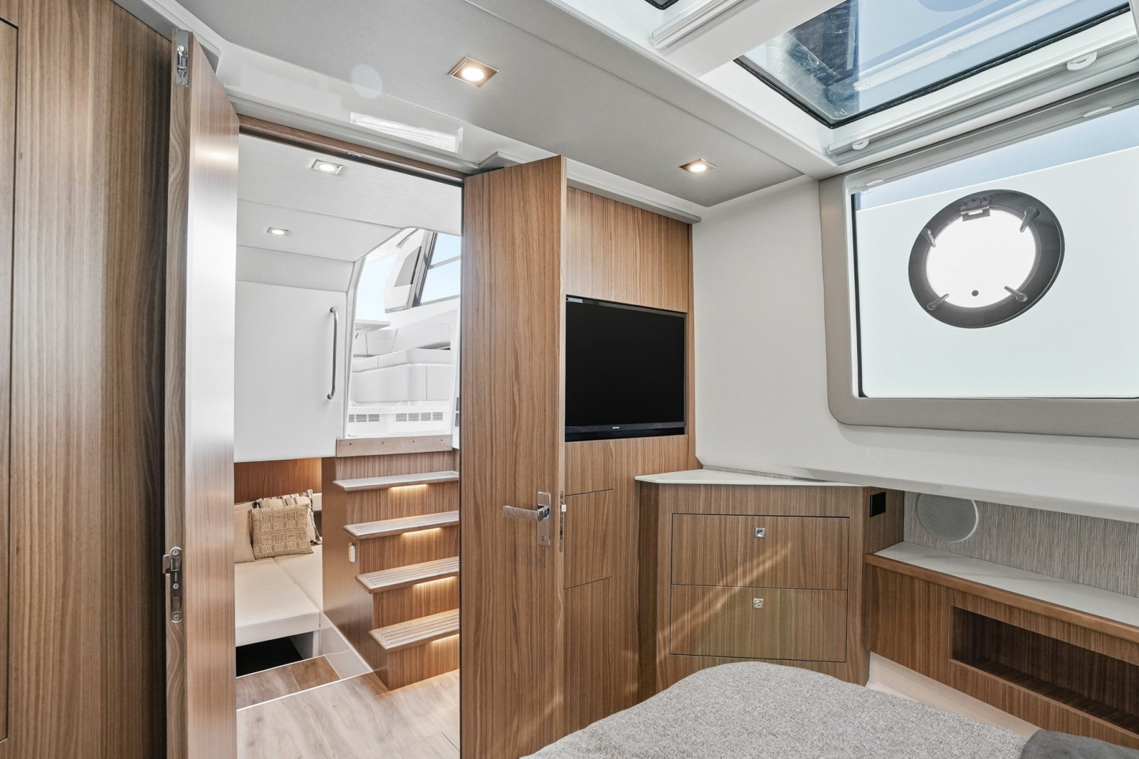 50ft Cruisers Yachts Yacht For Sale