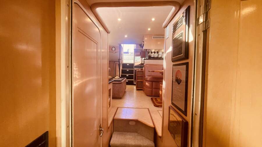 50ft CARVER YACHTS Yacht For Sale