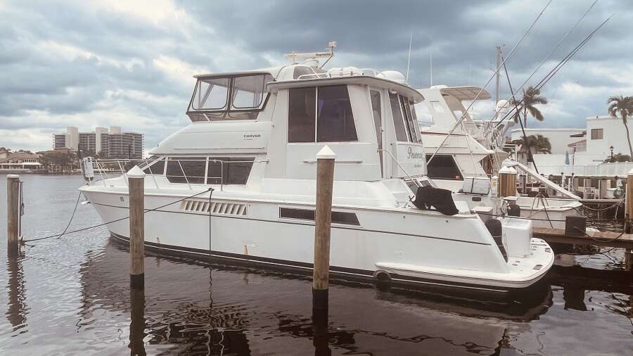 50ft CARVER YACHTS Yacht For Sale