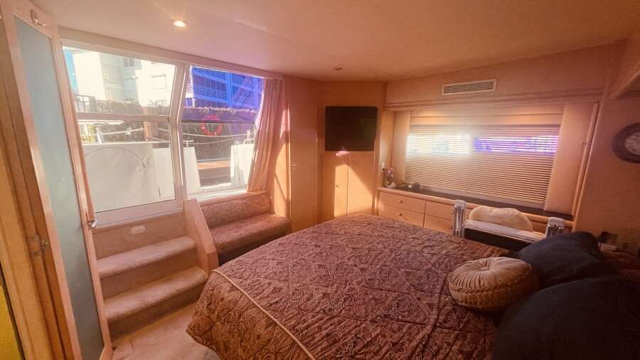 50ft CARVER YACHTS Yacht For Sale