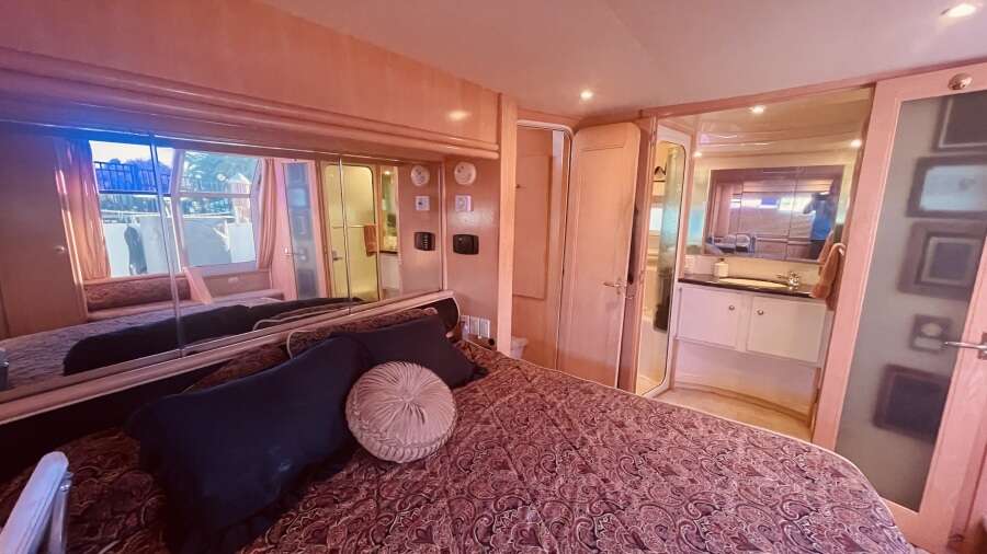 50ft CARVER YACHTS Yacht For Sale