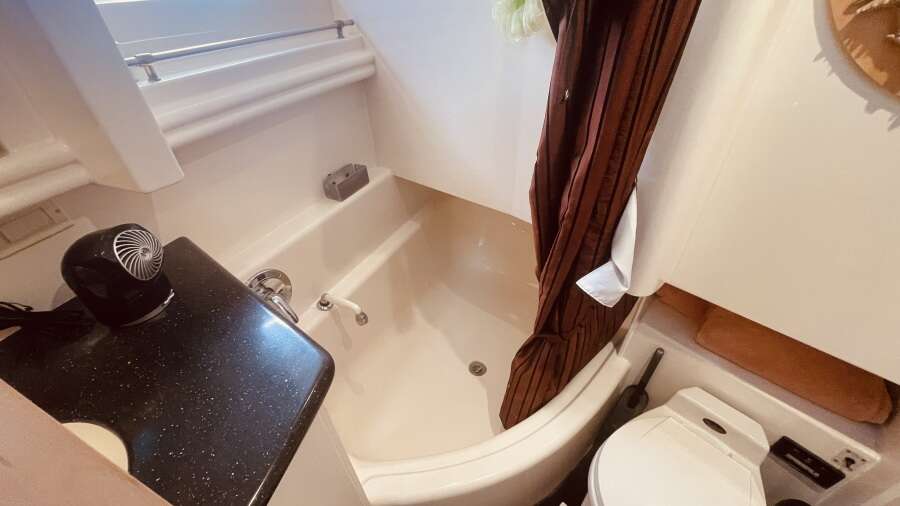 50ft CARVER YACHTS Yacht For Sale