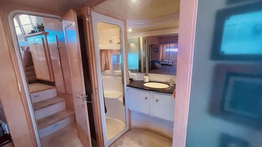 50ft CARVER YACHTS Yacht For Sale