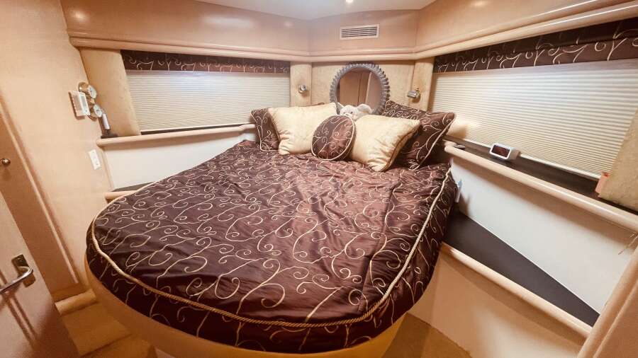 50ft CARVER YACHTS Yacht For Sale