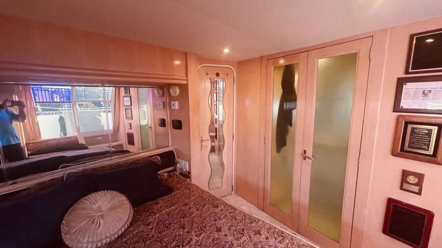 50ft CARVER YACHTS Yacht For Sale