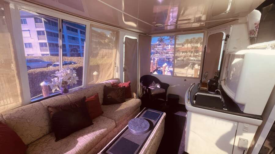 50ft CARVER YACHTS Yacht For Sale