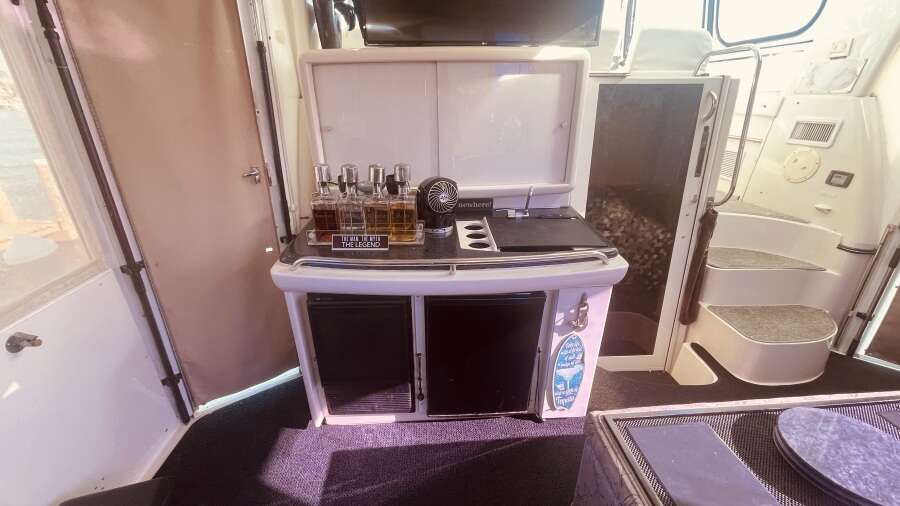 50ft CARVER YACHTS Yacht For Sale