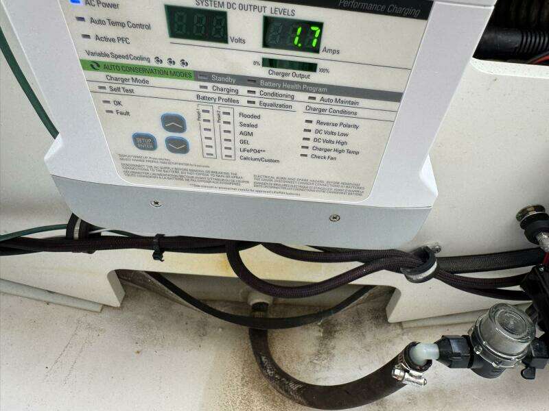 27ft Everglades Yacht For Sale