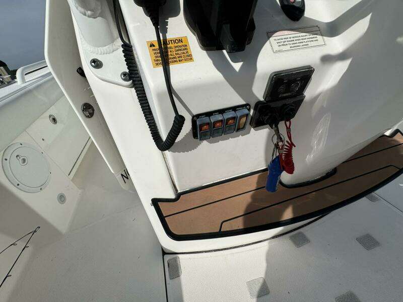 27ft Everglades Yacht For Sale