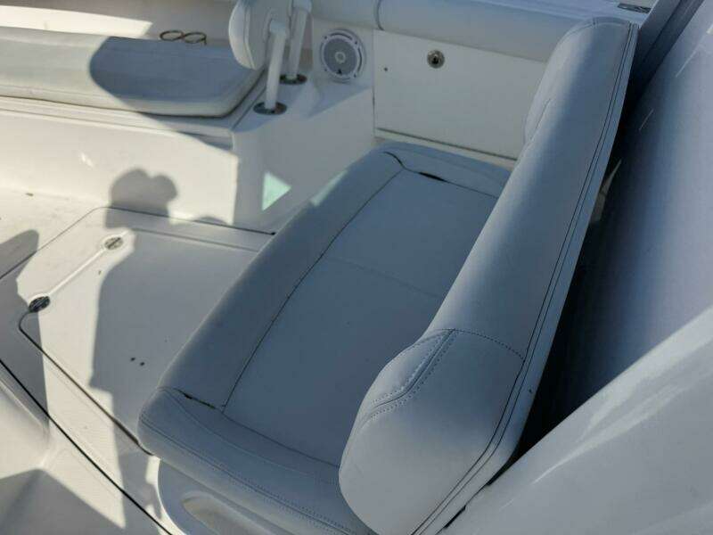 27ft Everglades Yacht For Sale