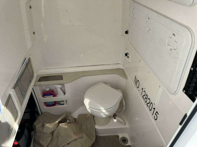 27ft Everglades Yacht For Sale