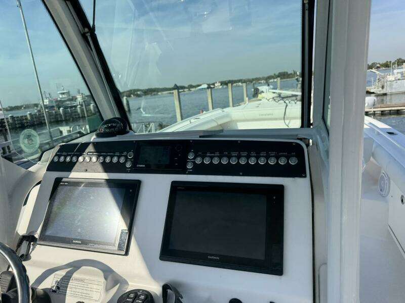 27ft Everglades Yacht For Sale