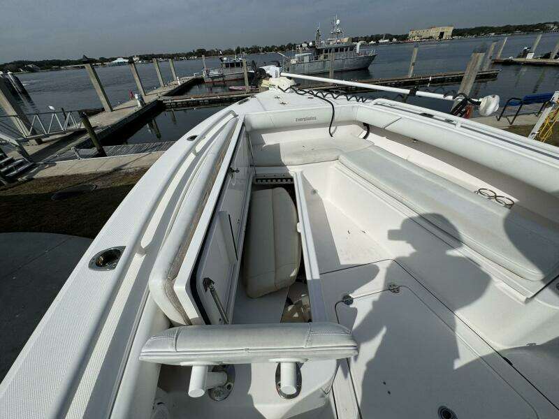 27ft Everglades Yacht For Sale