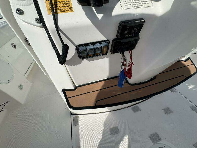 27ft Everglades Yacht For Sale