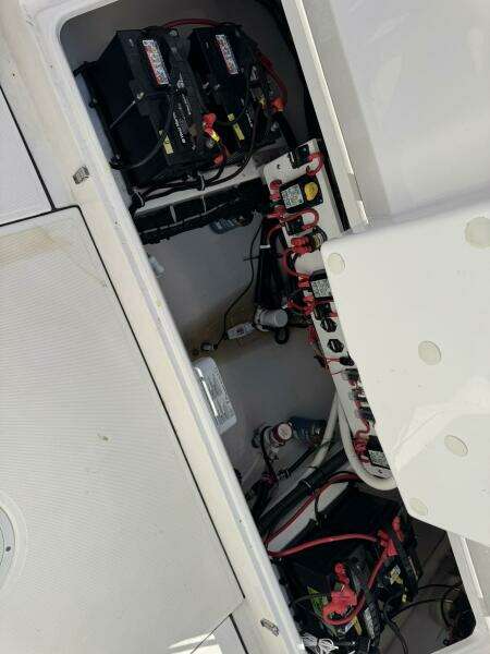 27ft Everglades Yacht For Sale