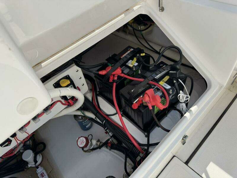 27ft Everglades Yacht For Sale