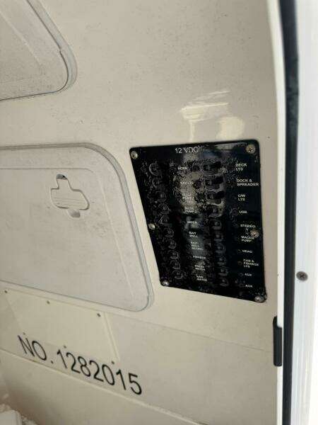 27ft Everglades Yacht For Sale