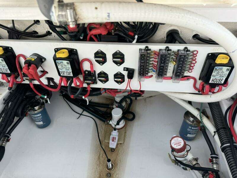 27ft Everglades Yacht For Sale