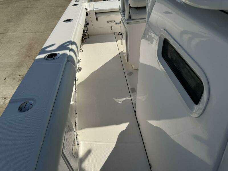 27ft Everglades Yacht For Sale