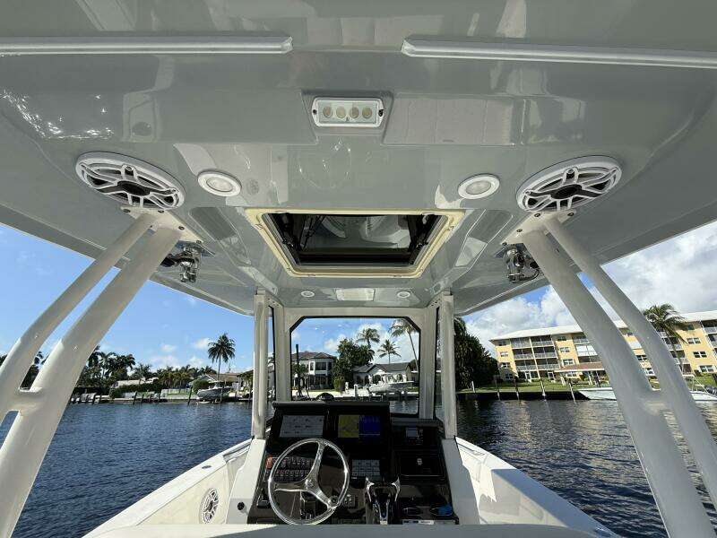 28ft Pursuit Yacht For Sale